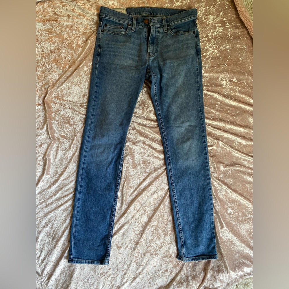Hollister skinny jeans. 29x32.